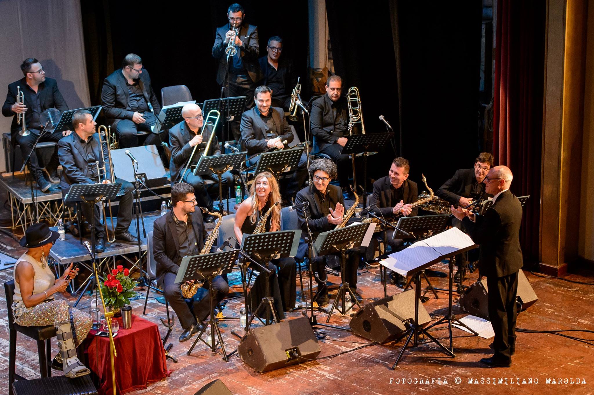 Big band sul palco durante un concerto Music Hub a Pompei